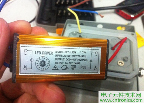 【拆解】9.9包郵10W LED射燈電源拆解改造篇