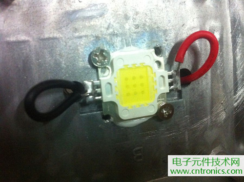 【拆解】9.9包郵10W LED射燈電源拆解改造篇