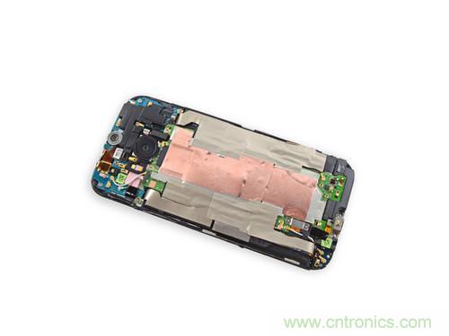 牛人強(qiáng)拆！新HTC One(M8)真機(jī)精密做工難修理