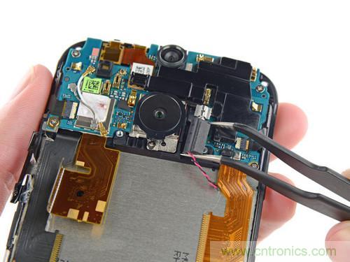 牛人強(qiáng)拆！新HTC One(M8)真機(jī)精密做工難修理