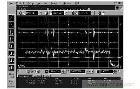 在此示波器照片中，最上面的波形取自JP1(到數(shù)字電位器的數(shù)字碼)，第二個(gè)波形取自JP5(相鄰模擬走線上的噪聲)，最下面的波形取自TP10(16位D/A轉(zhuǎn)換器輸出端的噪聲)。