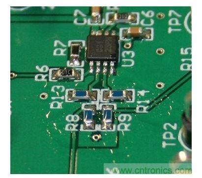  即為殘留過多數(shù)量焊劑的 PCB。