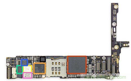 iPhone 6 Plus主板采用1GB RAM的蘋(píng)果A8 SoC作為核心部件。（來(lái)源：iFixit）