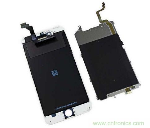 iPhone 6 Plus搭載的高清LED屏幕尺寸為5.5英寸，像素密度為401ppi，并采用了IPS（平面轉(zhuǎn)換）技術(shù)。（來(lái)源：iFixit）