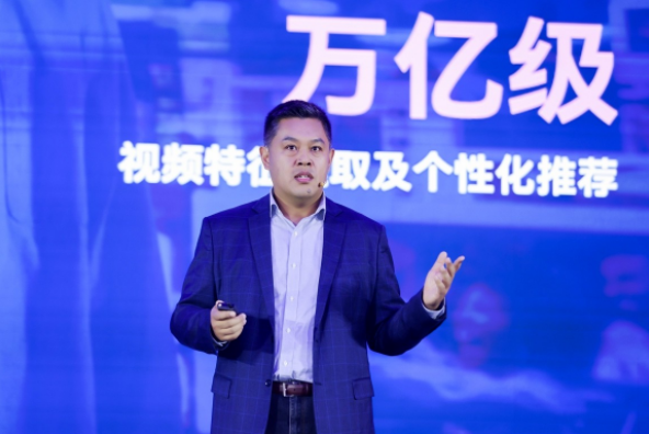 數據洪流下的算力突圍:英特爾以生態(tài)之力破局AI規(guī)模化 數據洪流下的算力突圍:英特爾以生態(tài)之力破局AI規(guī)?;? width=